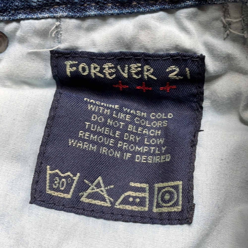 Low/Mid Rise Jean Short - Picture 3 of 3